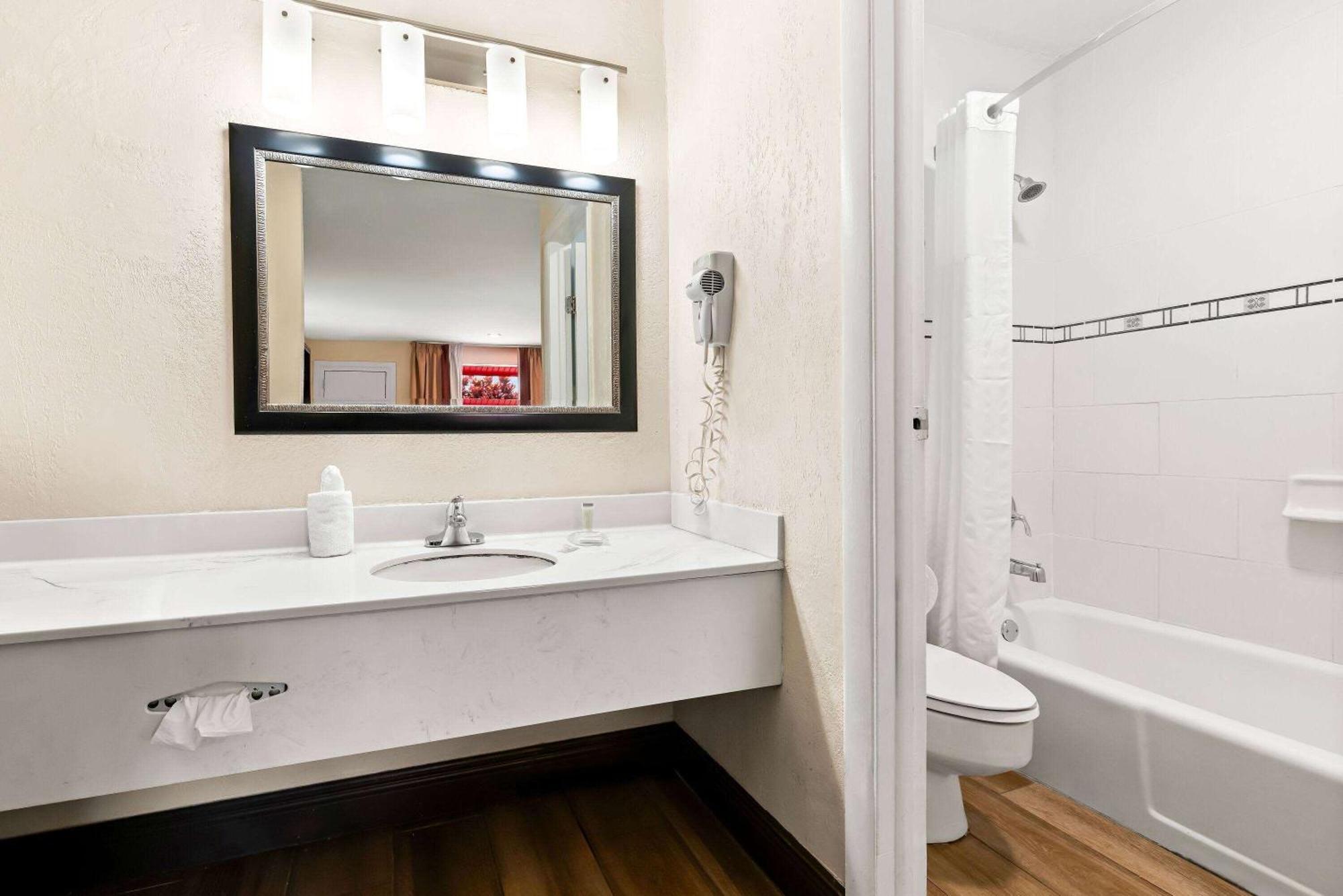 ซูเปอร์ 8 บาย วินด์แฮม ฟลอริดาซิตี้/โฮมสเตด/เอเวอร์เกลดส์ Motel ภายนอก รูปภาพ