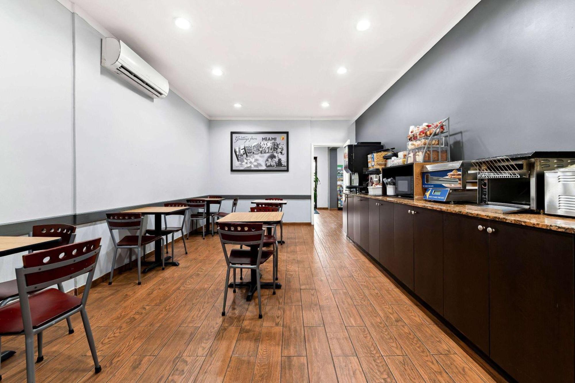 ซูเปอร์ 8 บาย วินด์แฮม ฟลอริดาซิตี้/โฮมสเตด/เอเวอร์เกลดส์ Motel ภายนอก รูปภาพ